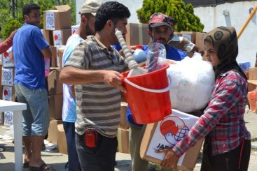 International Office for Migration distributes non-food items kits including hygiene items to beneficiaries living in three collectives shelters in Sarafand area in South Lebanon. Source: IOM (2013).